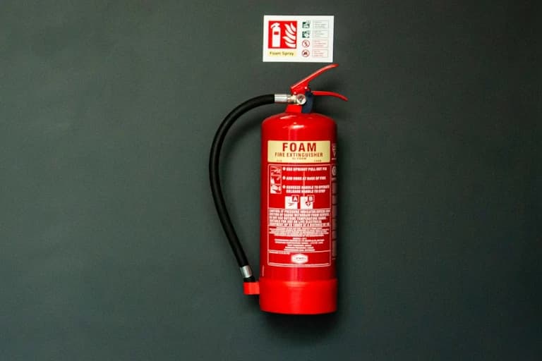 Életbe lépett a PFAS-tartalmú tűzoltóhabok gyártását, forgalmazását és felhasználását korlátozó EU rendelet